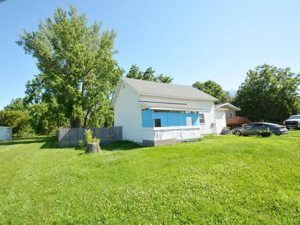 506 3rd St SE, Dodge Center, MN 55927