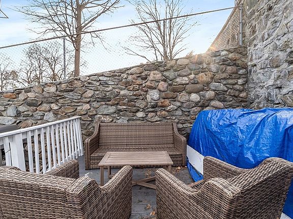 4th image of 2 Grove St