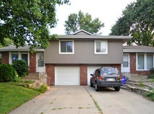1941 E Lindenwood Cir, Olathe, KS 66062