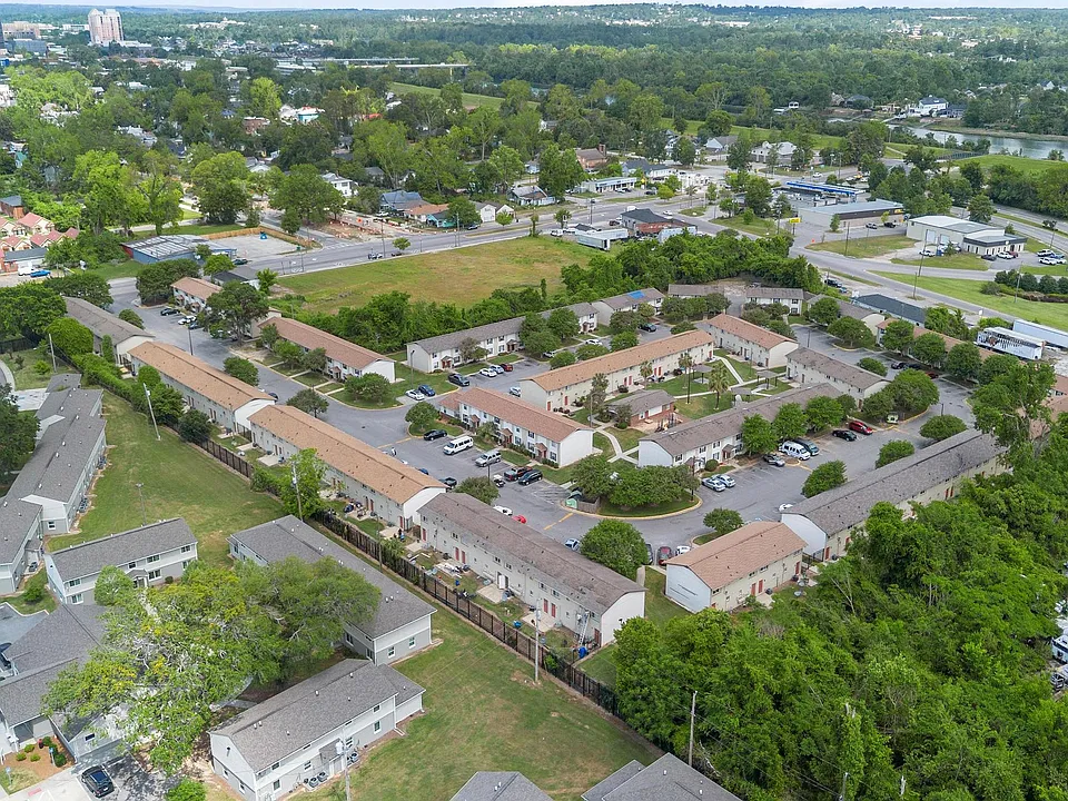 East Augusta Commons