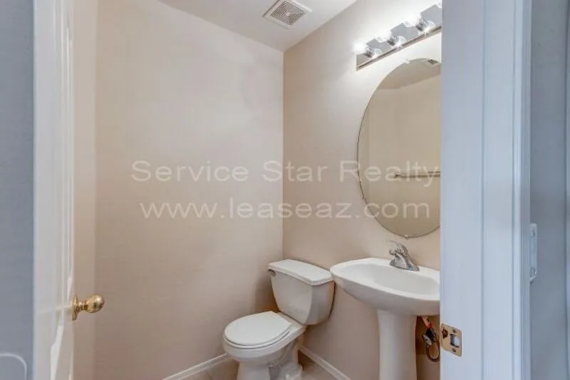 3 bed, 2.5 bath, 1557 sqft, $1,895 — Photo 4