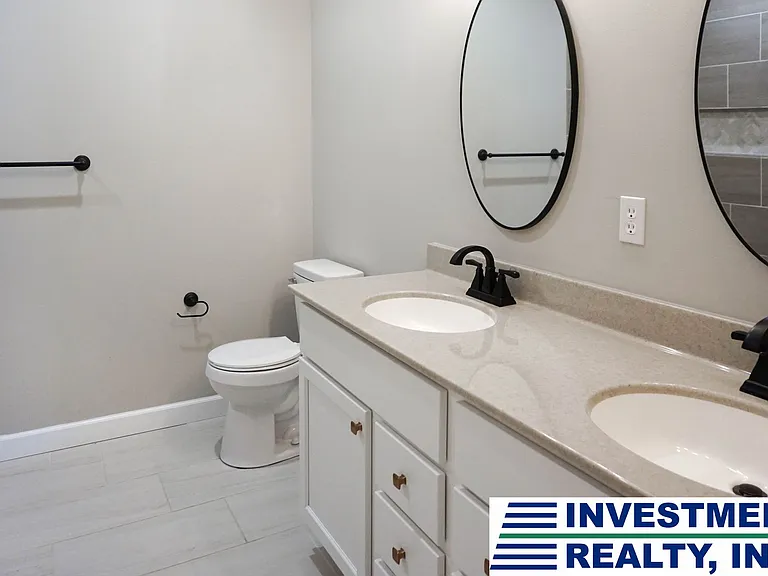 1902 Saint Mathews Ct — Photo 10