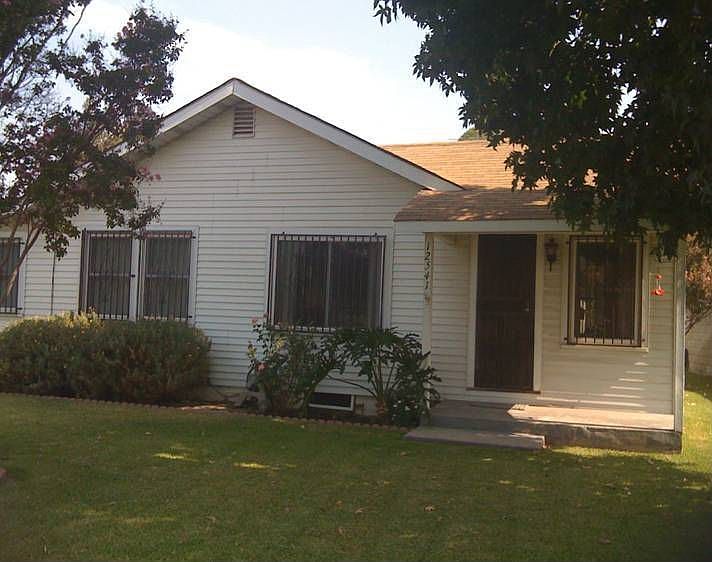 2nd image of 12541 Poinsettia Ave