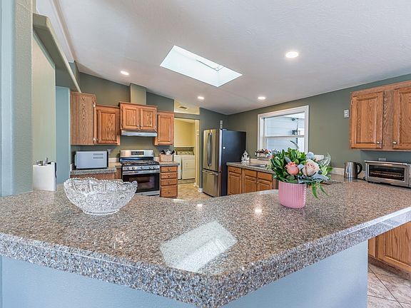 5th image of 1822 N Meadows Pl