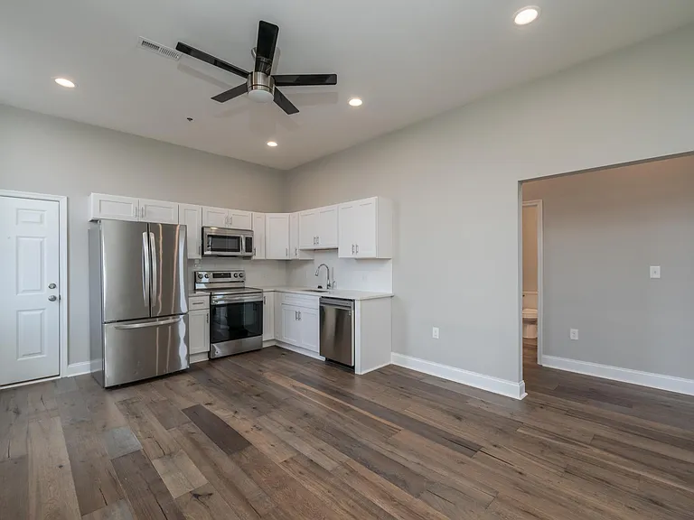 1301 Andre St #D — Photo 13
