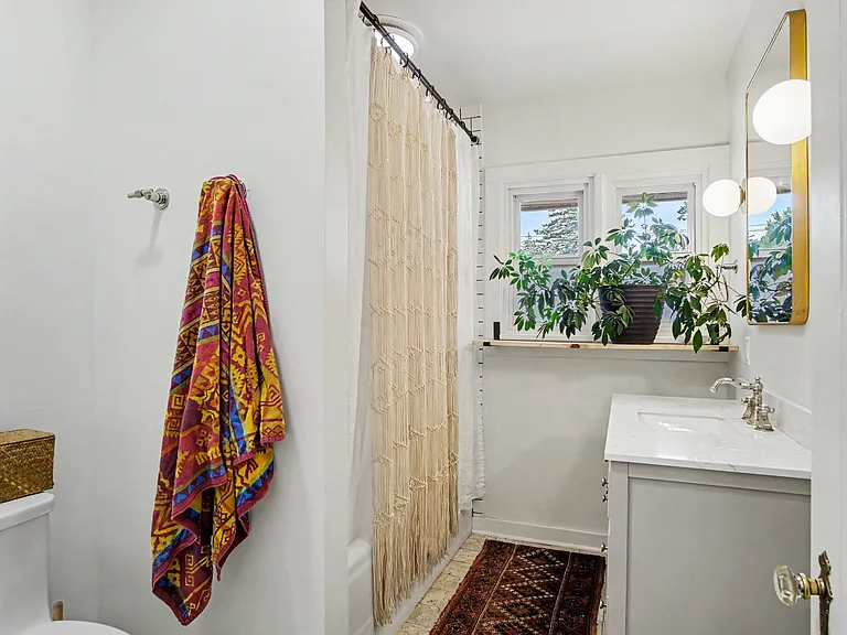 1154 E Chippewa Dr SE — Photo 6