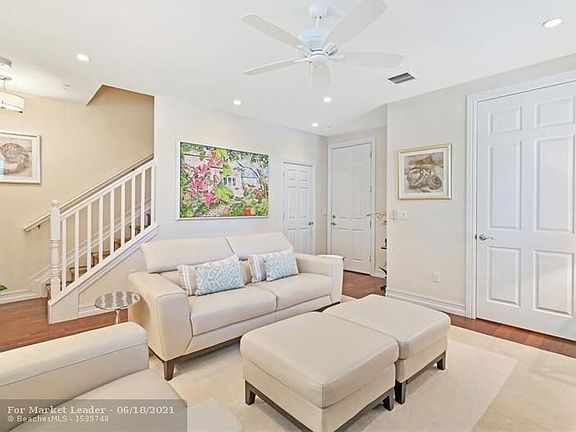 4th image of 121 E Coda Cir #121