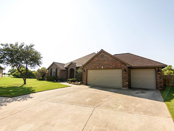 2nd image of 16900 Bedford Cir