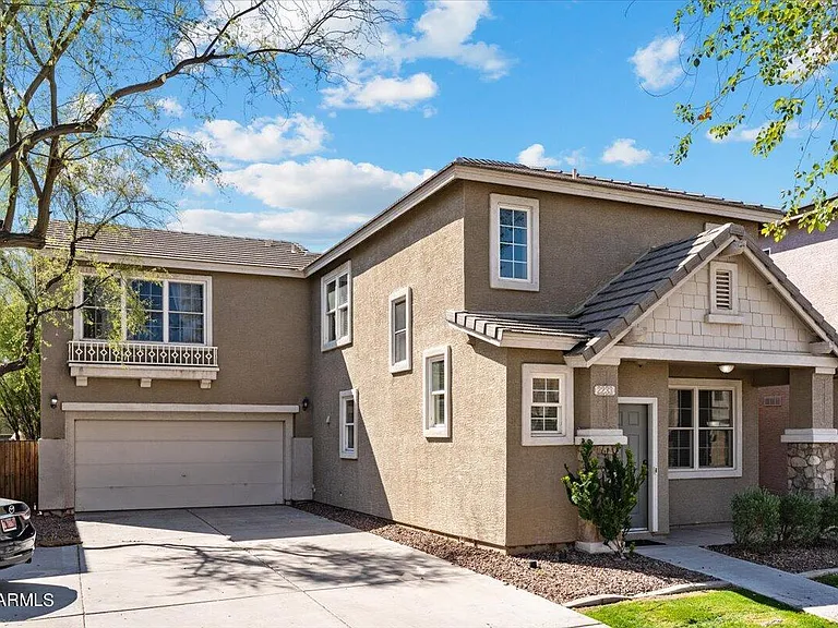 2233 E Pecan Rd — Photo 1
