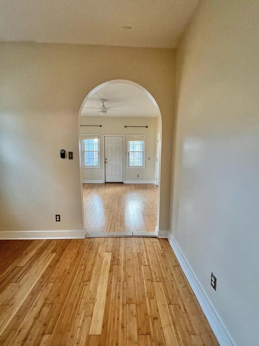 Building Photo - 500 Parkway Dr NE #2