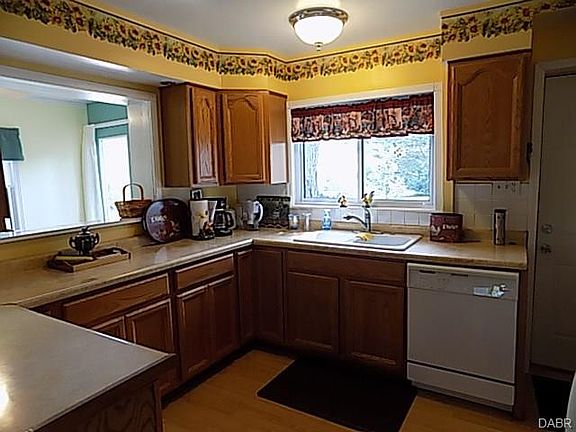 3rd image of 3563 Center Dr