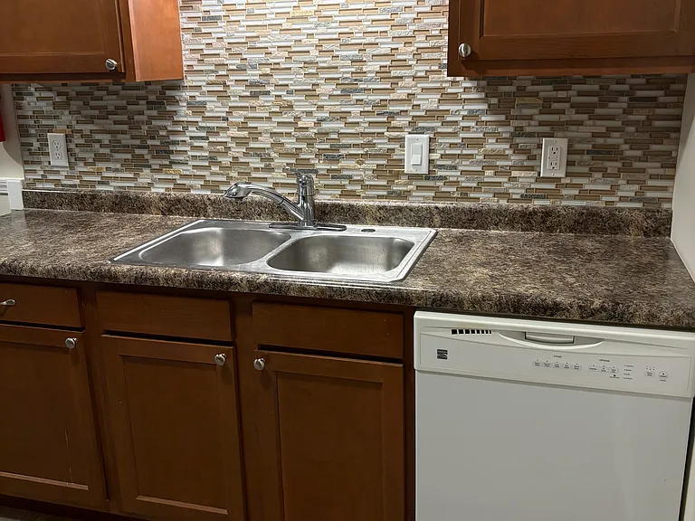 Sunset Cove Apartments — Photo 4