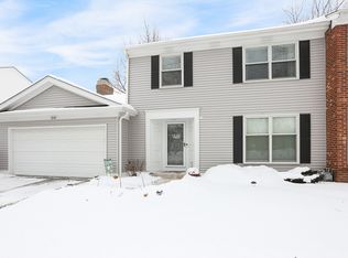 1541 Mirror Lake Dr, Naperville, IL 60563