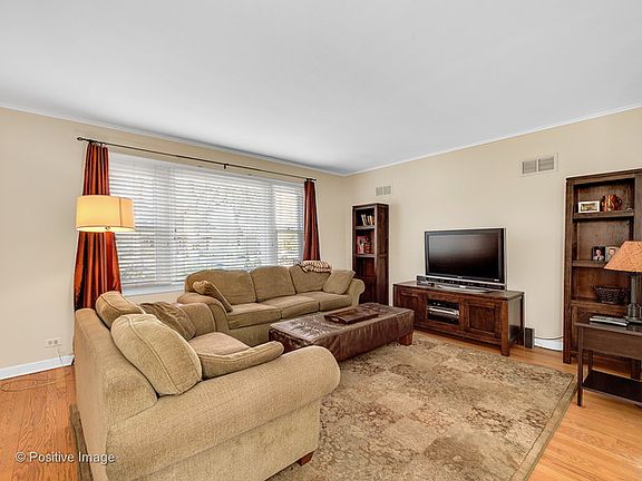 3rd image of 4547 Clausen Ave