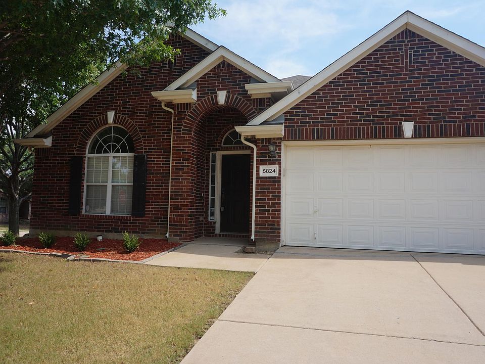 beautiful 3/2/2 garage at corner lot