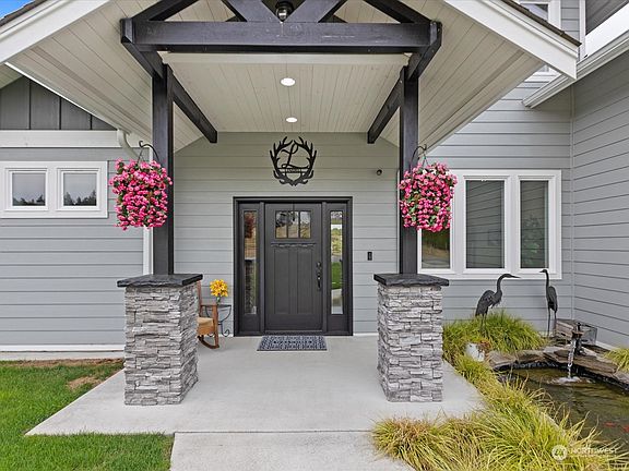 5th image of 221 Tarragon Avenue