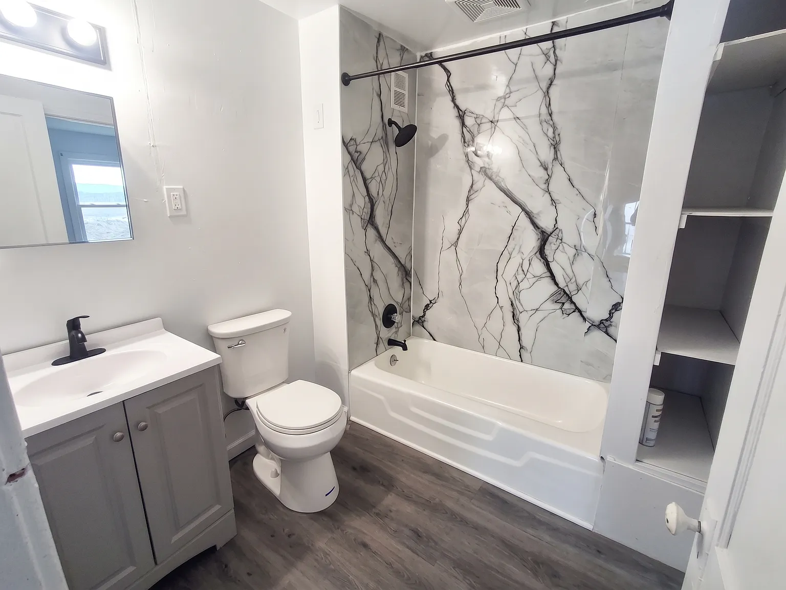 3 bed, 1.5 bath, 1560 sqft, $1,200 — Photo 4