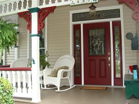 3rd image of 327 Somer St