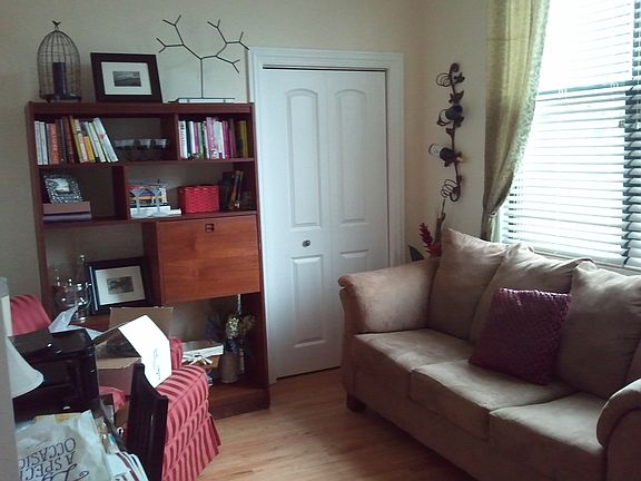 3rd image of 851 N La Salle Dr APT 3N