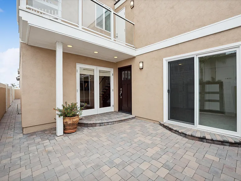 215 Walnut St — Photo 17