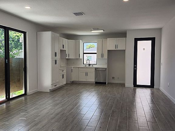 5th image of 1701 NW 9th Ct