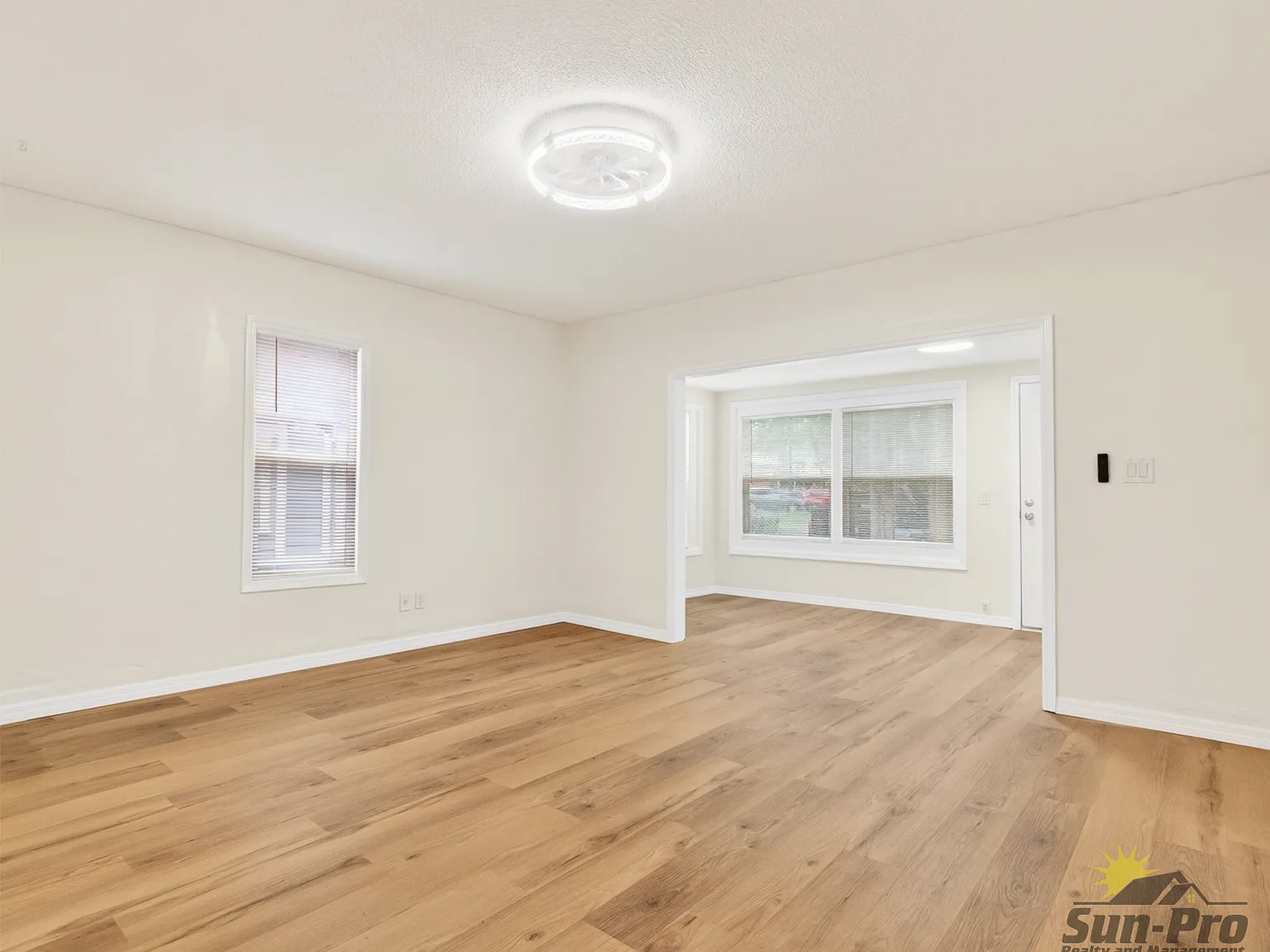 2 bed, 1.0 bath, 900 sqft, $1,195 — Photo 3