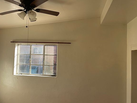 4th image of 3912 N Park Ave #A