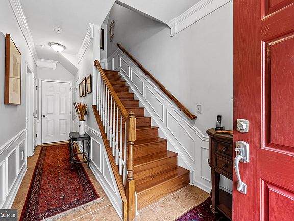 4th image of 1405 Benjamin St