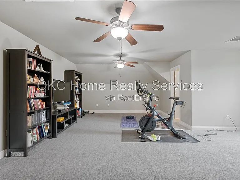 625 NE 23rd St — Photo 45