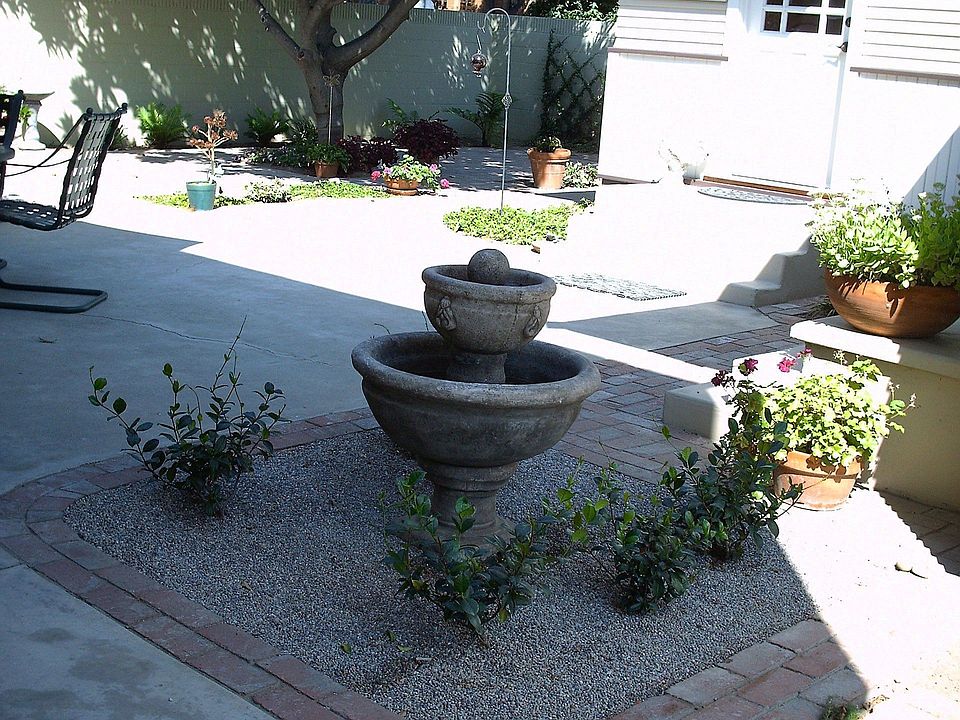 2nd image of 506 E Almond Ave