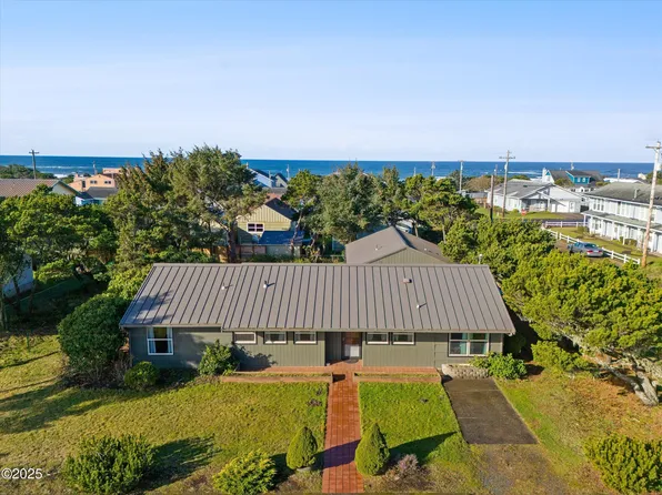 1106 SW 8th St, Newport, OR 97365