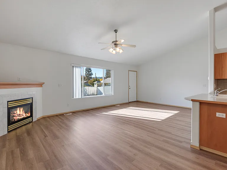 10710 E 11th Ln — Photo 5