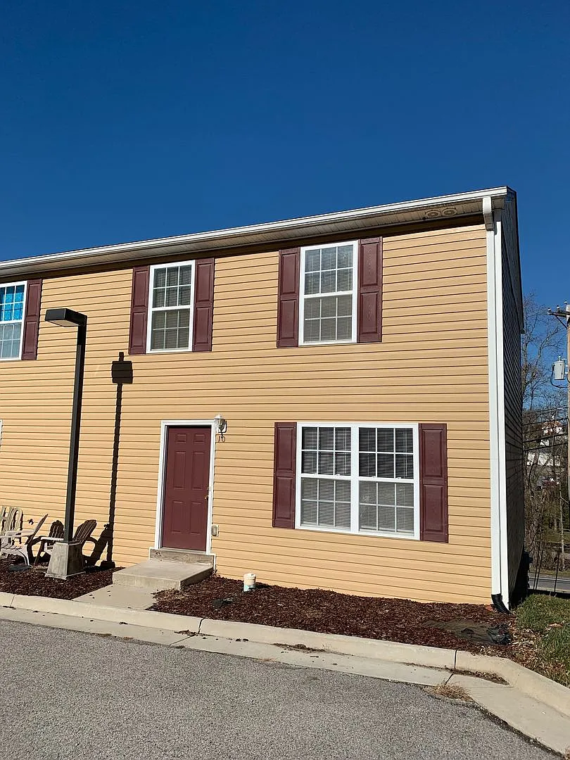 3 Bedroom 2.5 Bath Townhouse — Photo 3