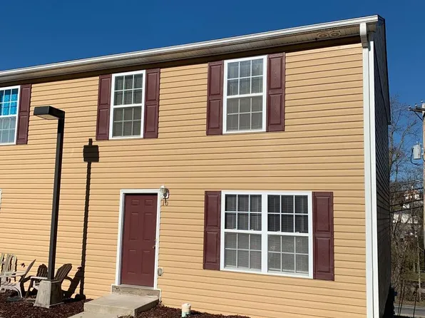 10 Station Ln NE, Christiansburg, VA 24073