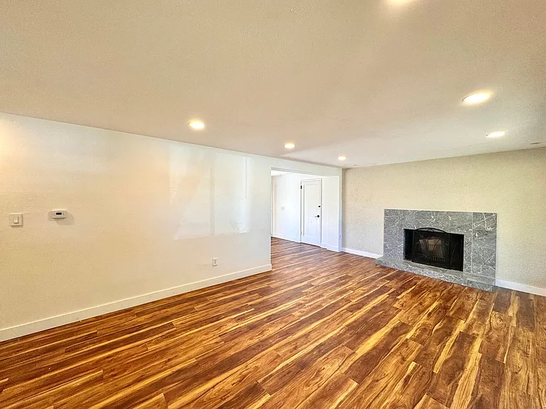 17020 3rd Ave NE — Photo 3