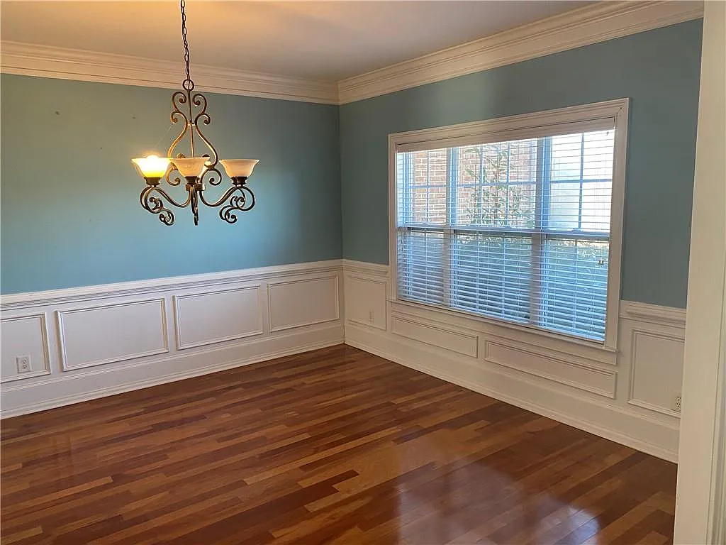 5 bed, 4083 sqft, $4,000 — Photo 2