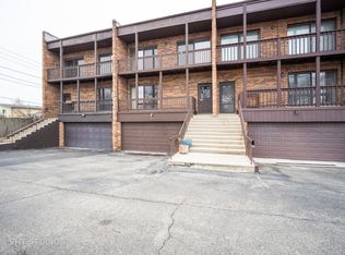 563 Greenwood Rd, Glenview, IL 60025