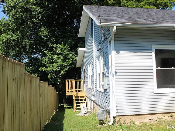 2nd image of 3319 Bradley St