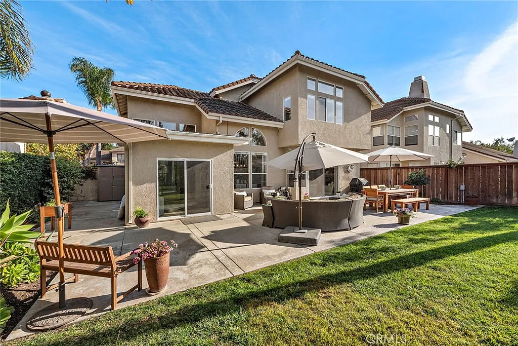 4 bed, 2.5 bath, 2530 sqft, $10,000 — Photo 1