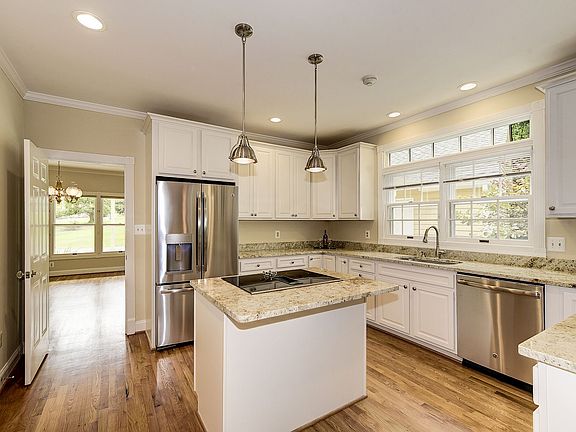 New 2016 Gourmet Kitchen