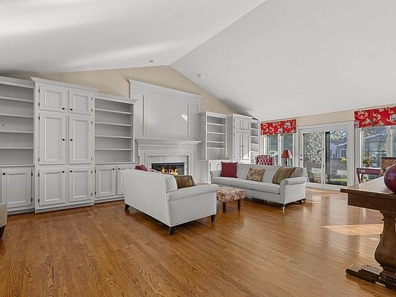 4th image of 1425 Fountaine Dr