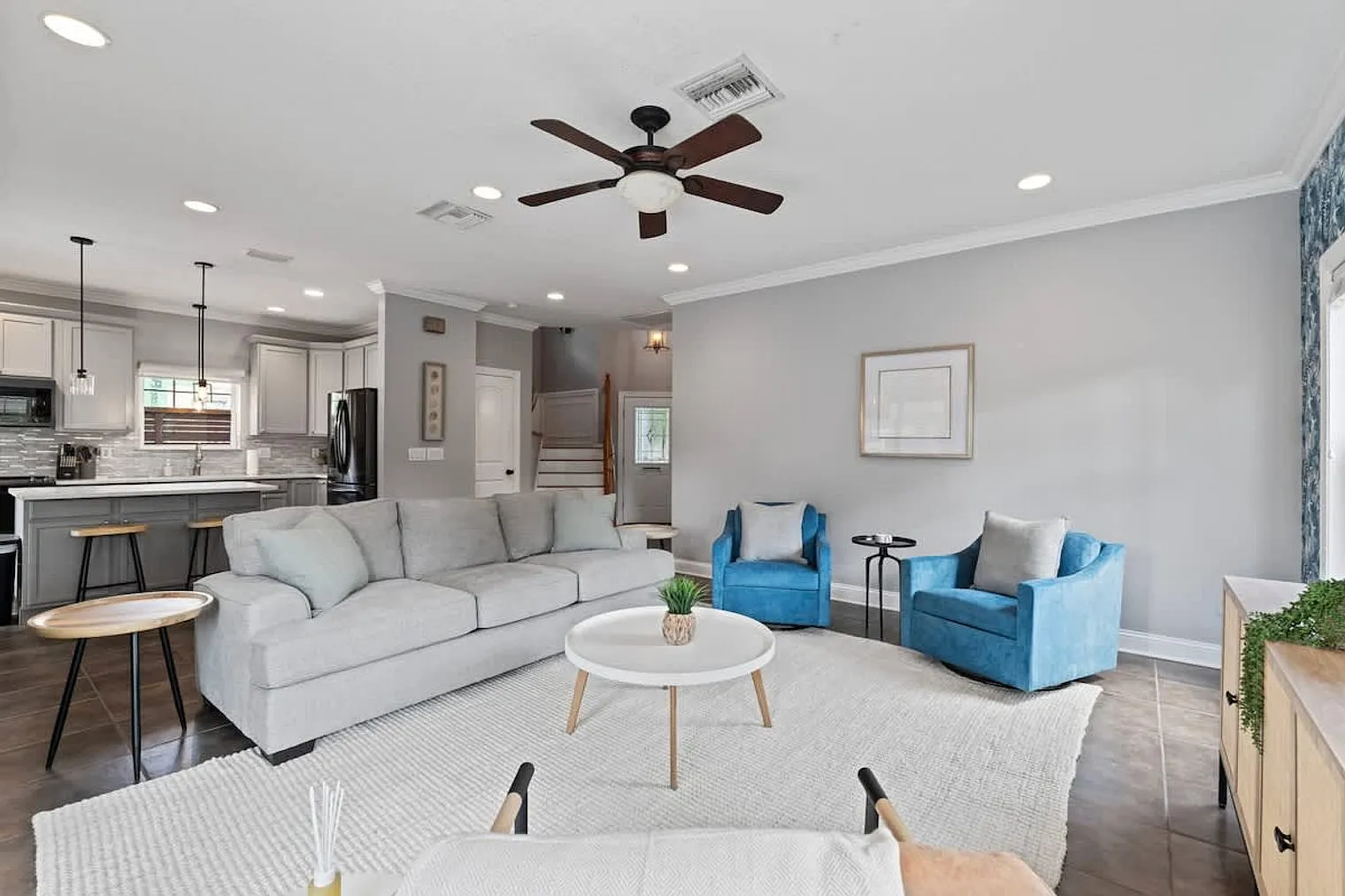 3 bed, 2.0 bath, 1980 sqft, $9,022 — Photo 2