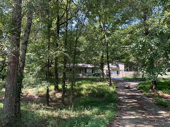3rd image of 104 Lance Rd NE