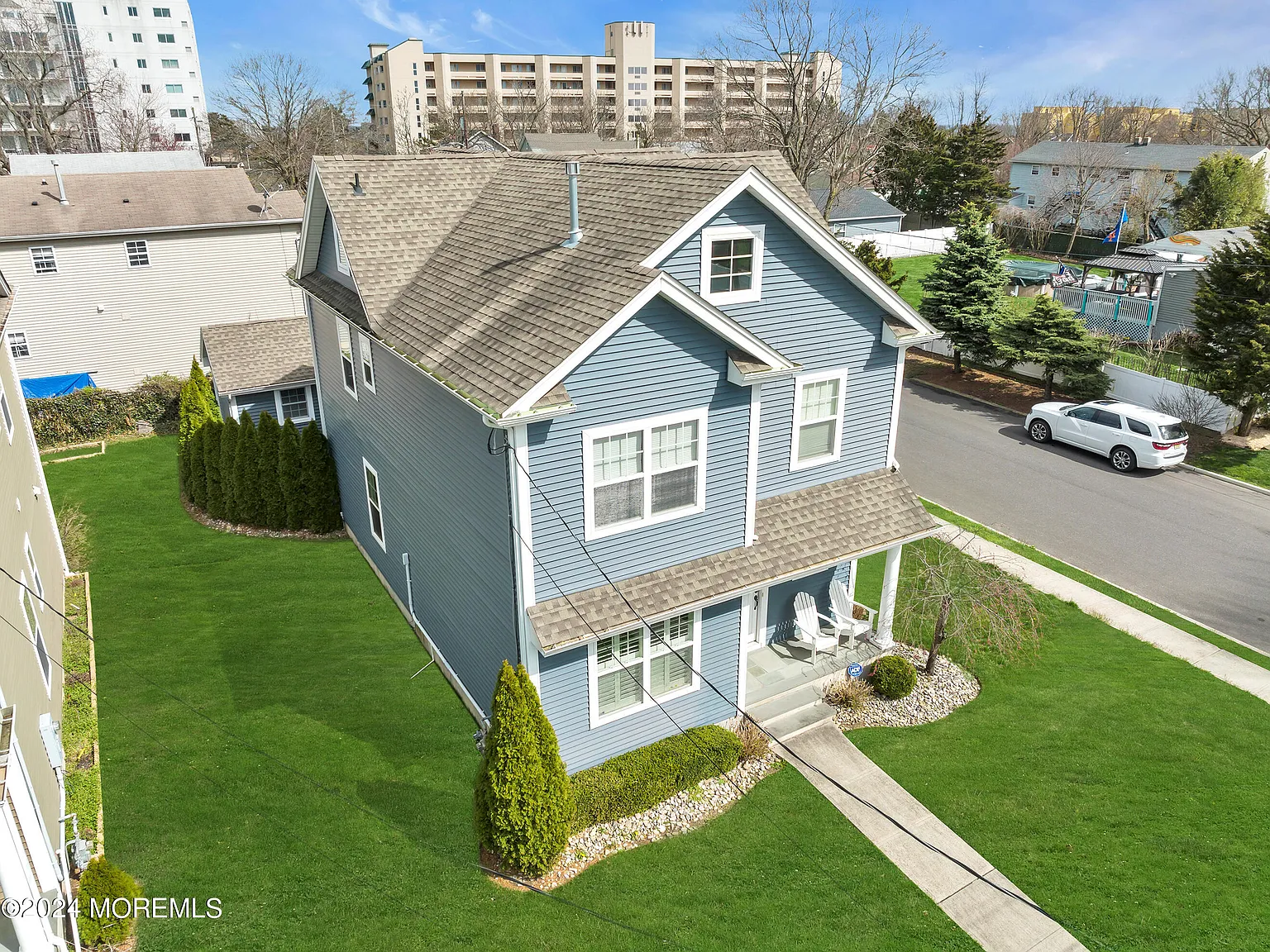 4 bed, 2.5 bath, 2304 sqft, $3,200 — Photo 3