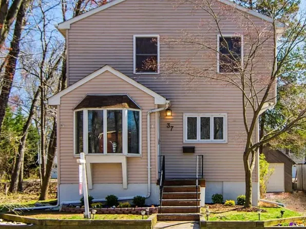 37 Beechwood Dr, Hillsdale, NJ 07642