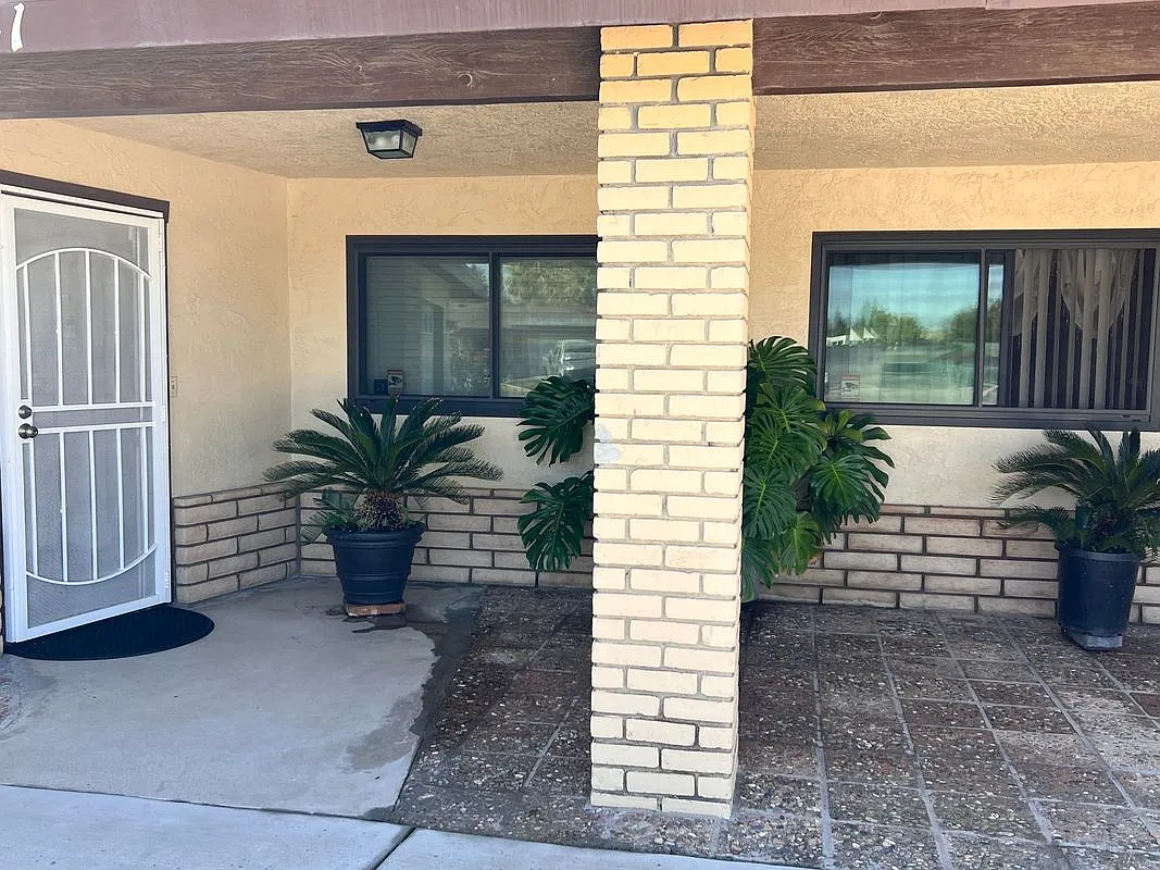 3 bed, 2.0 bath, 1410 sqft, $2,000 — Photo 3