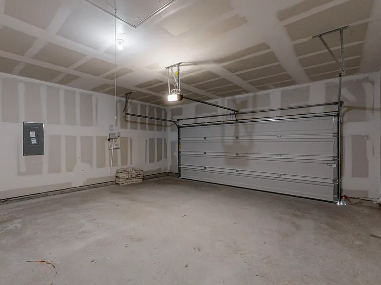 353 Princewood Dr — Photo 42