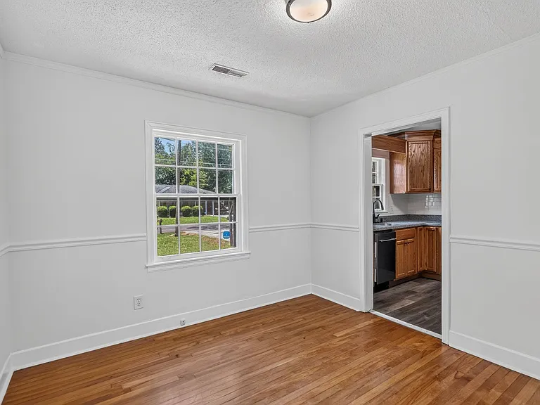 1604 Truman Ave — Photo 10