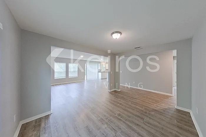 1124 Ware Ave — Photo 3