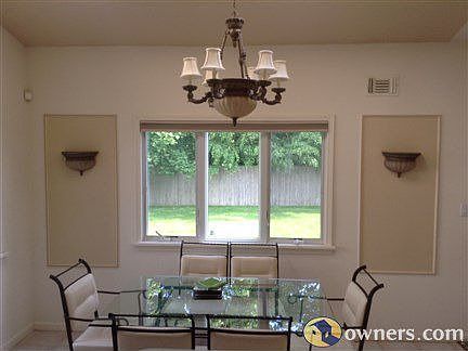 Eating area in Kitchen